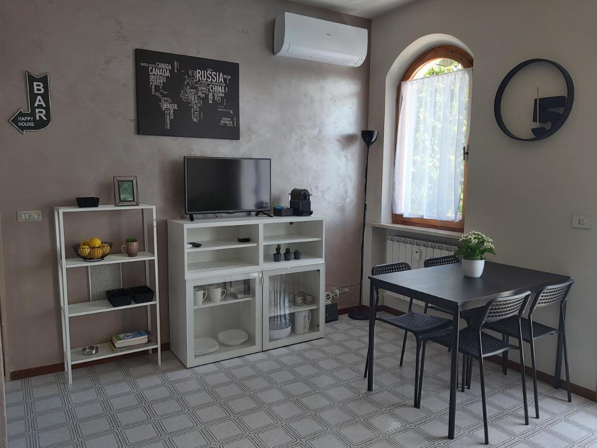 I Limoni Bilocale In Residence Con Piscina Пескьера-дель-Гарда Экстерьер фото